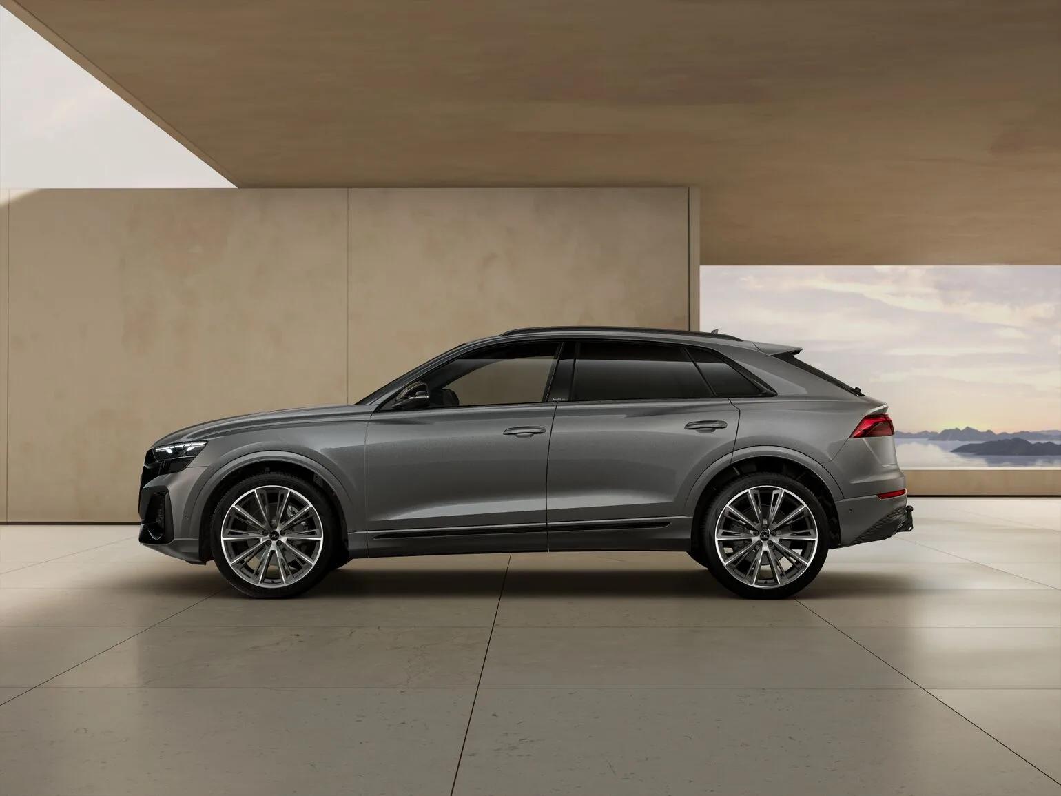 Szare Audi Q8 TDI quattro tiptronic 2026, widok z boku, zaparkowane we wnętrzu nowoczesnego budynku