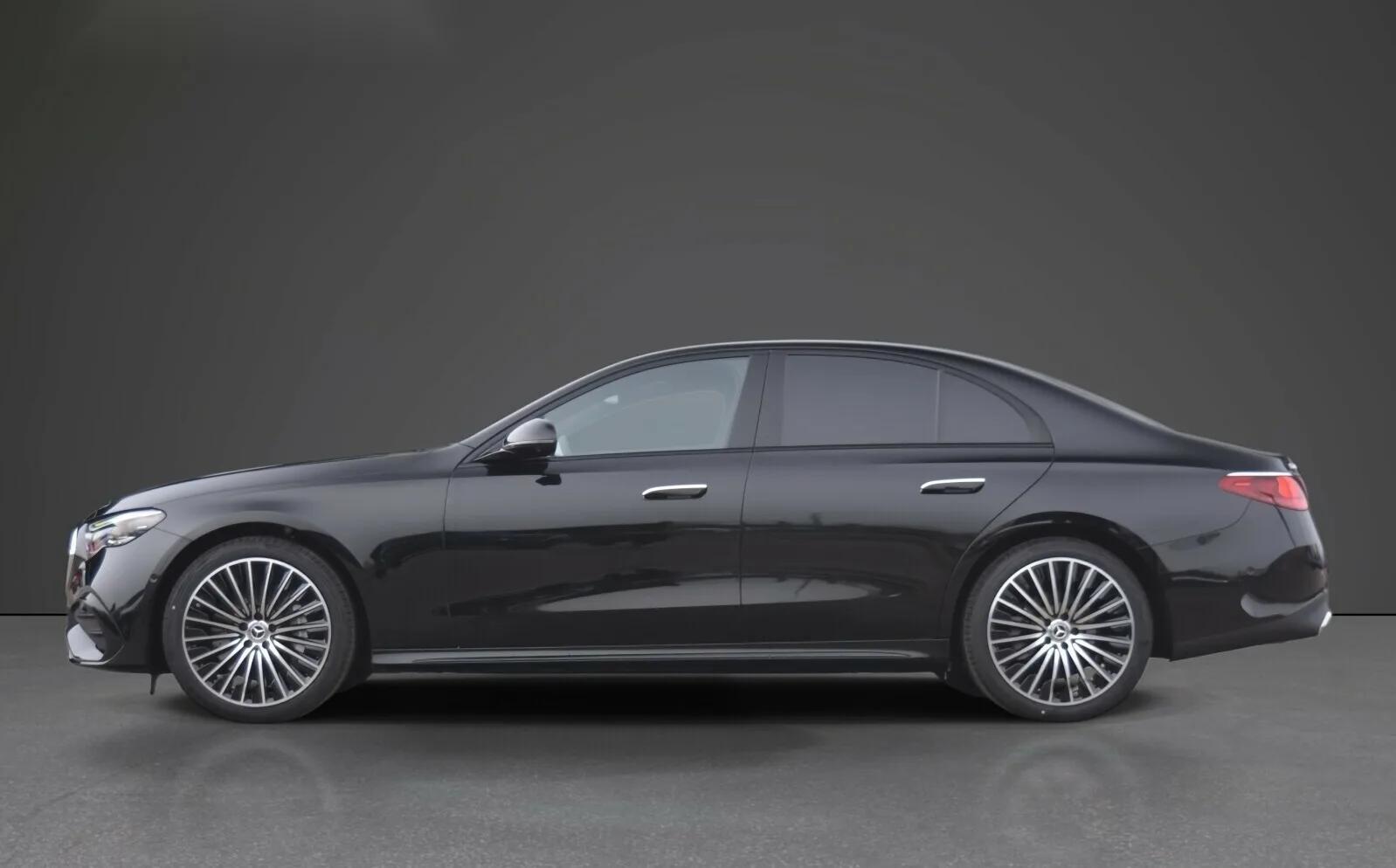 Mercedes-Benz E E 220 d 4MATIC Sedan w leasingu — zdjęcie 3