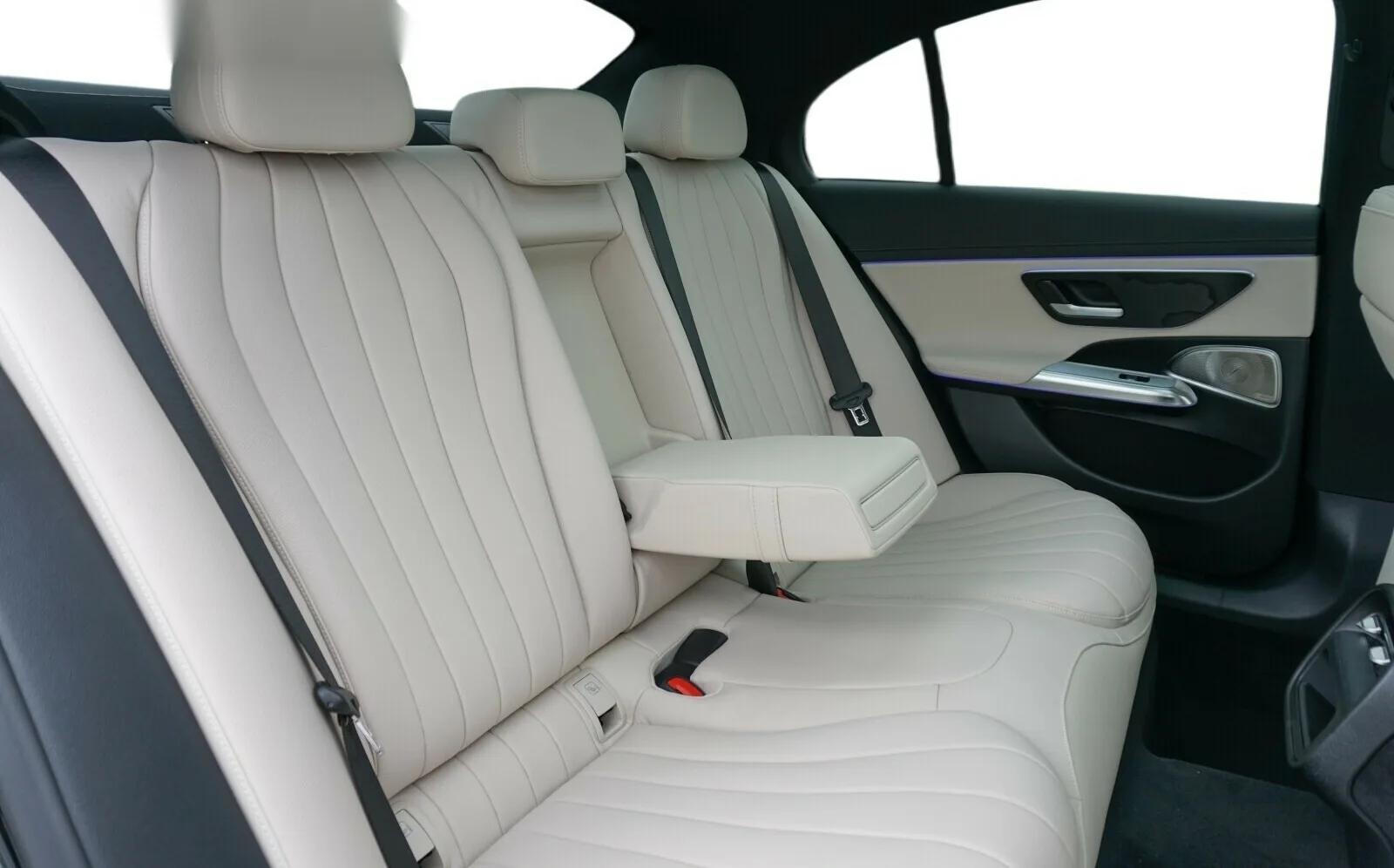 Mercedes-Benz E E 220 d 4MATIC Sedan w leasingu — zdjęcie 9
