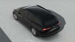 Czarny Volkswagen Golf Variant widziany z góry od tyłu, zaparkowany na betonowej nawierzchni